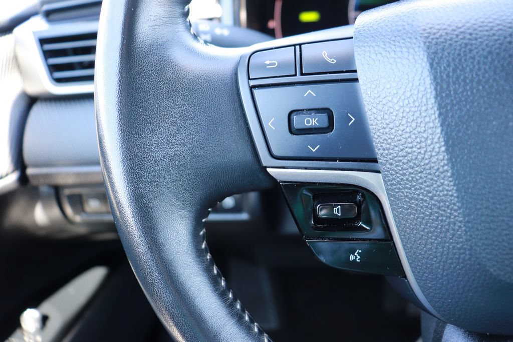Used 2025 Toyota Camry SE FWD image 21