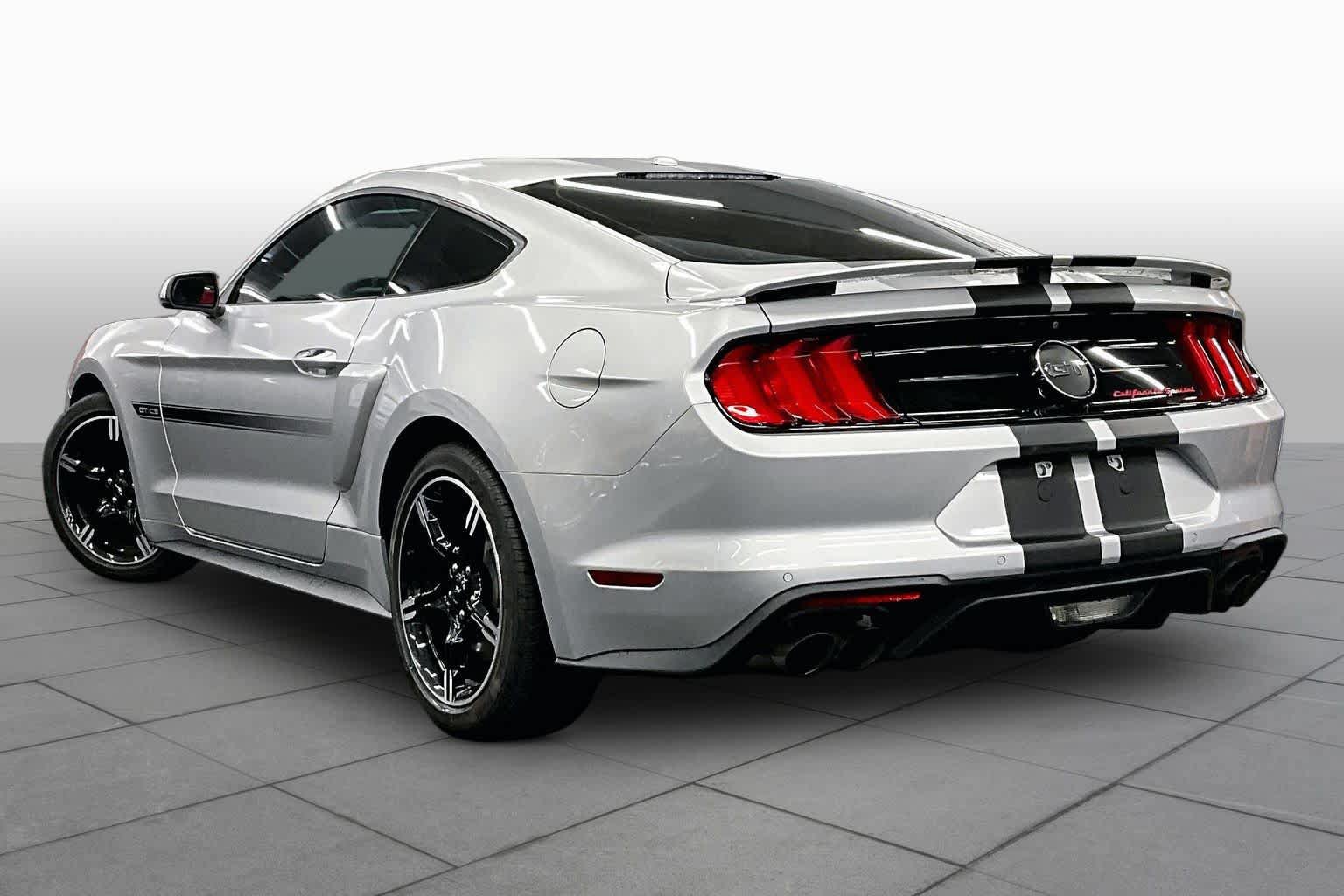 Used 2019 Ford Mustang GT Premium w/ Equipment Group 401A RWD image 11