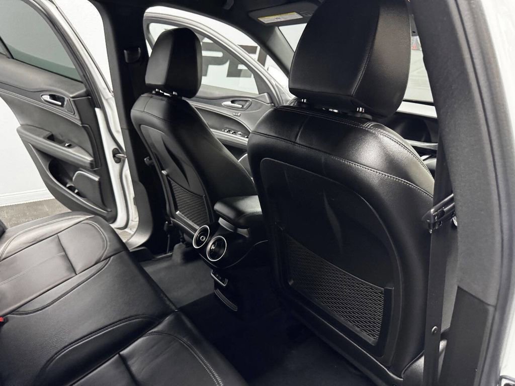 Used 2023 Alfa Romeo Stelvio Sprint image 47