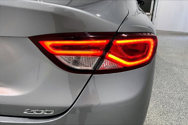 Used 2016 Chrysler 200 Limited FWD image 29