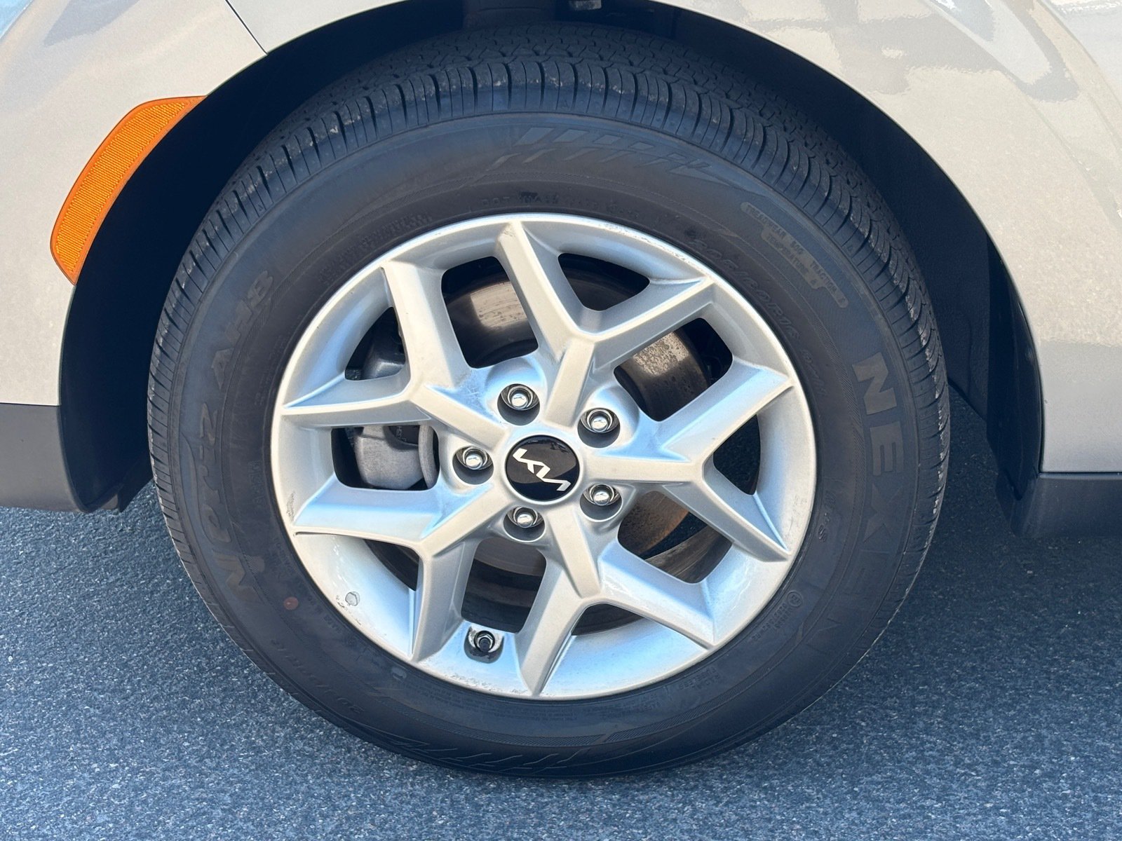 Used 2025 Kia Soul LX w/ LX Technology Package FWD image 10