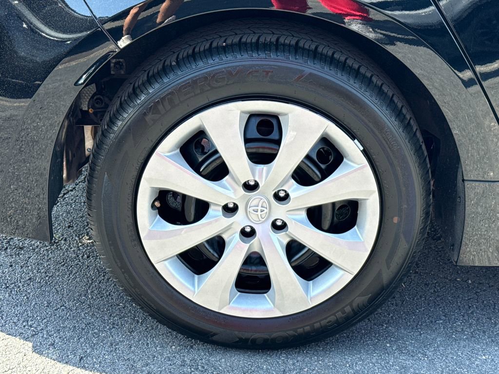 Used 2025 Toyota Corolla LE image 17
