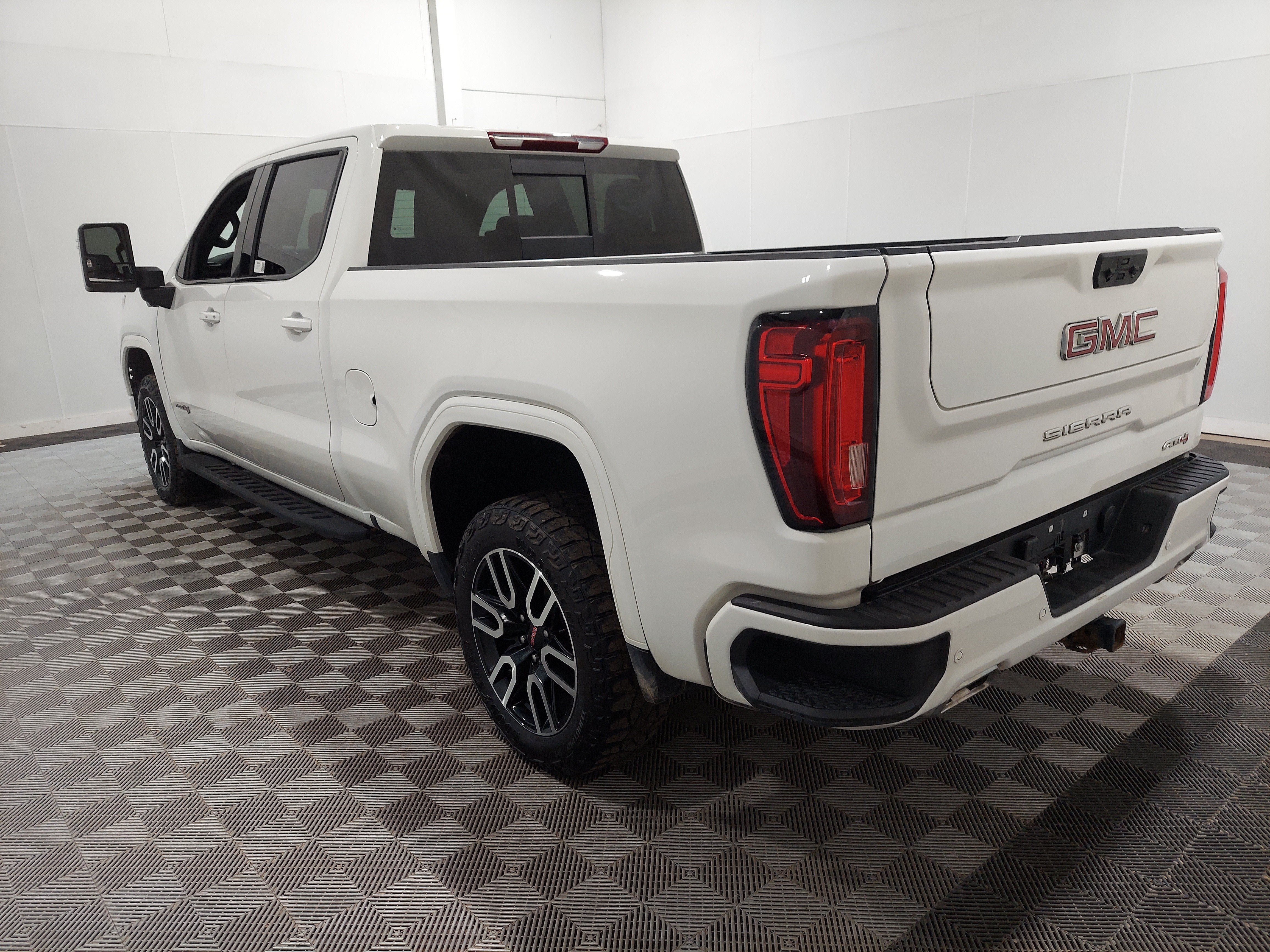 Used 2024 GMC Sierra 1500 AT4 w/ AT4 Premium Package AWD/4WD image 2