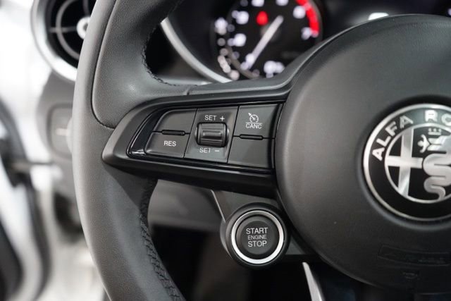 Used 2020 Alfa Romeo Giulia AWD w/ Cold Weather Package image 21