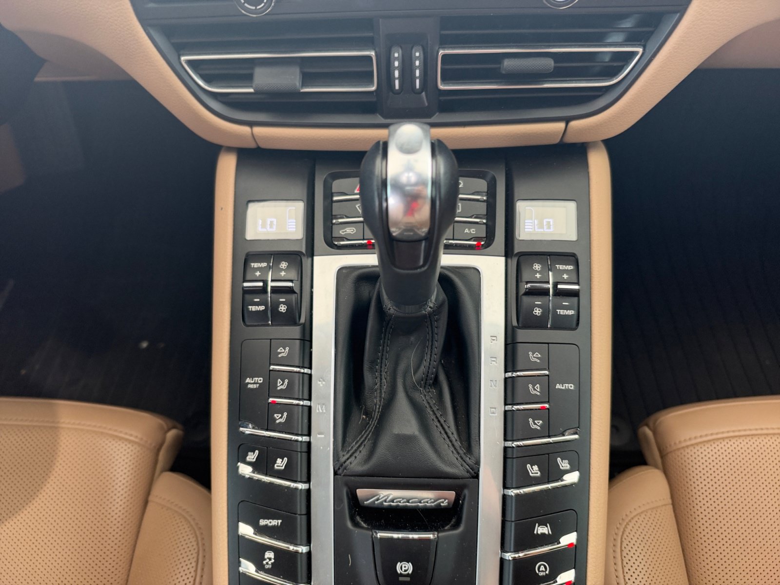 Used 2020 Porsche Macan AWD/4WD image 21