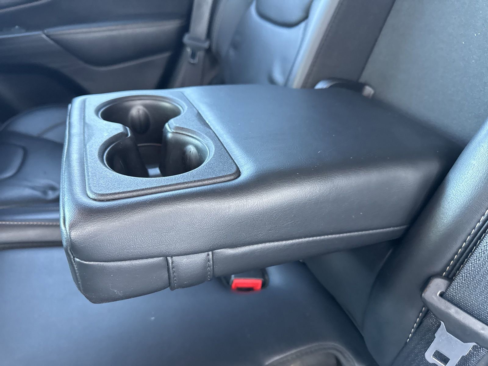 Used 2016 Jeep Cherokee Limited image 14