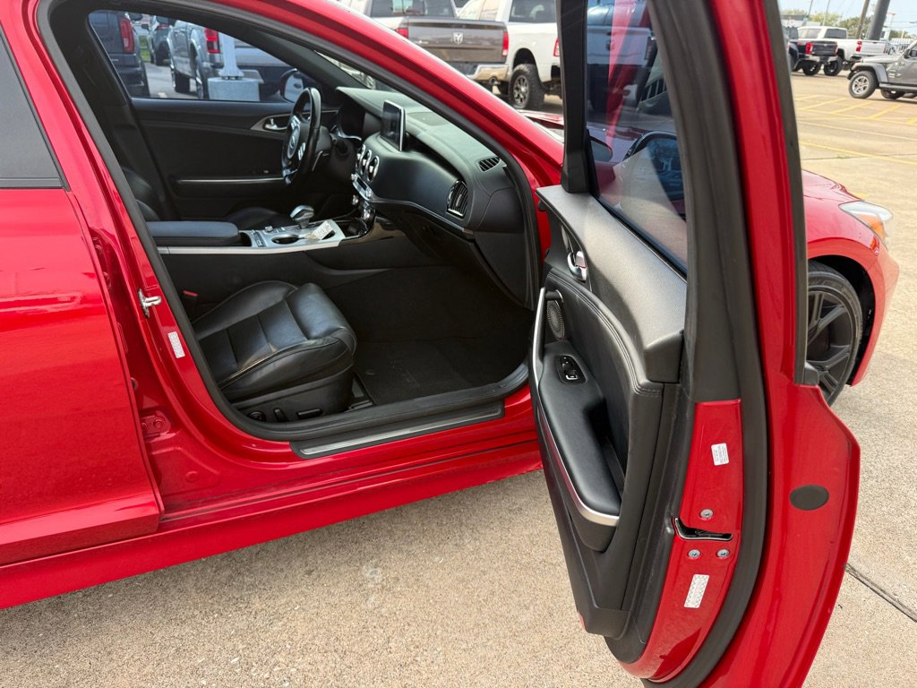 Used 2018 Kia Stinger GT2 image 14