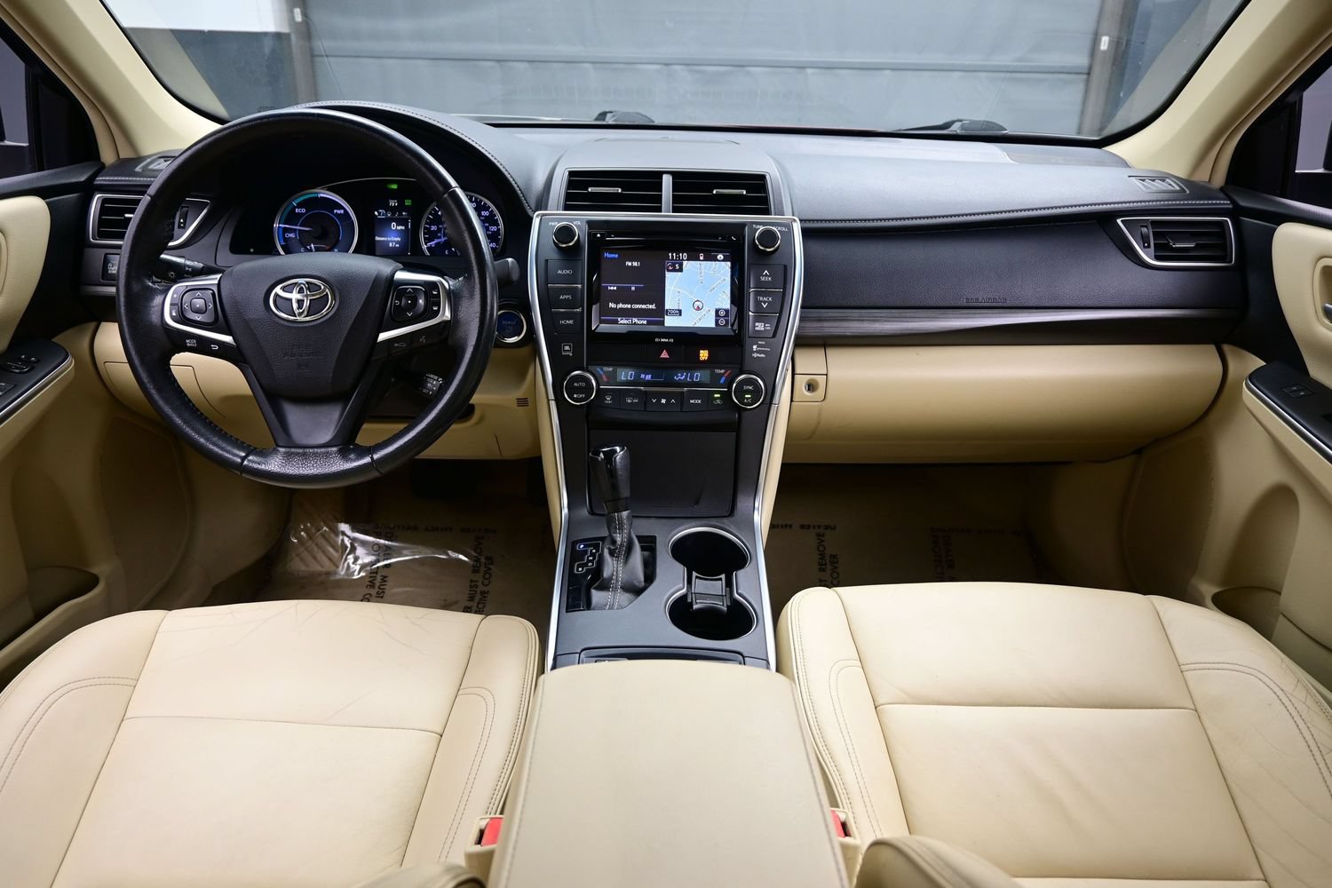 Used 2017 Toyota Camry XLE w/ Moonroof Package FWD image 18