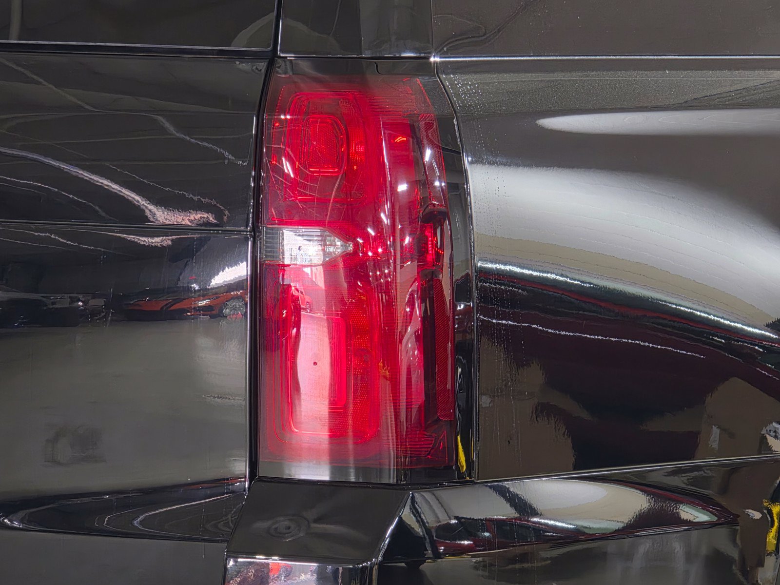 Used 2015 Chevrolet Suburban LT RWD image 12