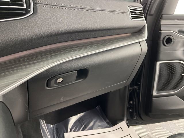 Used 2024 Jeep Wagoneer Series II w/ Flexible Seating Group image 38