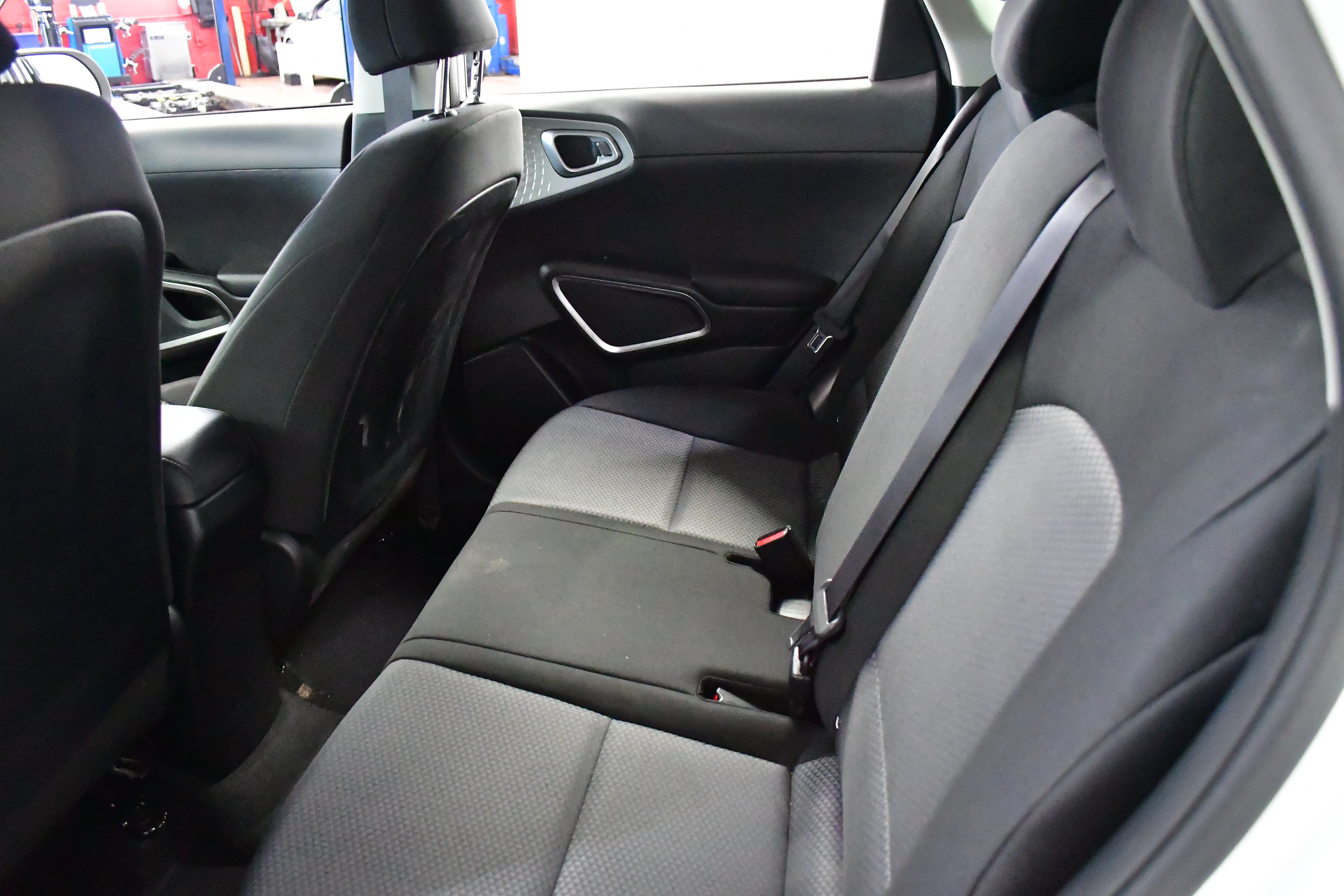 Used 2025 Kia Soul LX w/ LX Technology Package FWD image 11