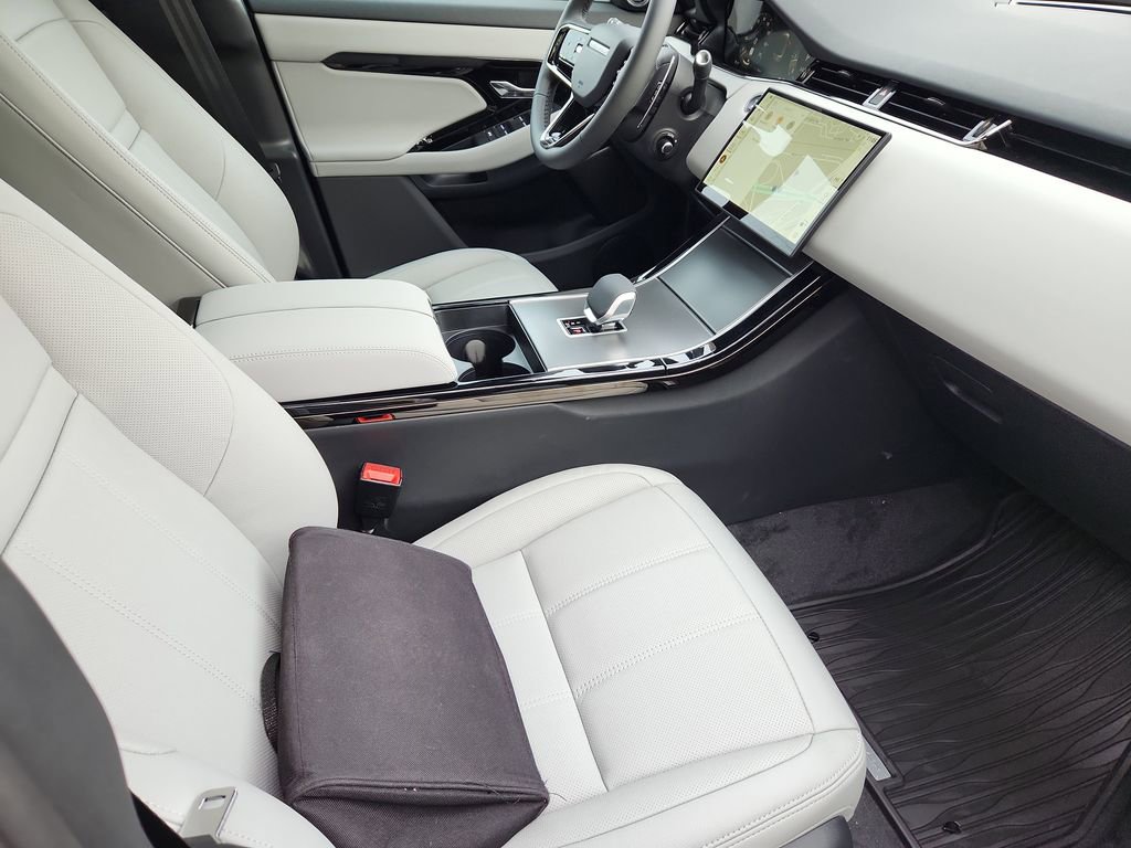 Used 2026 Land Rover Range Rover Evoque S AWD/4WD image 3