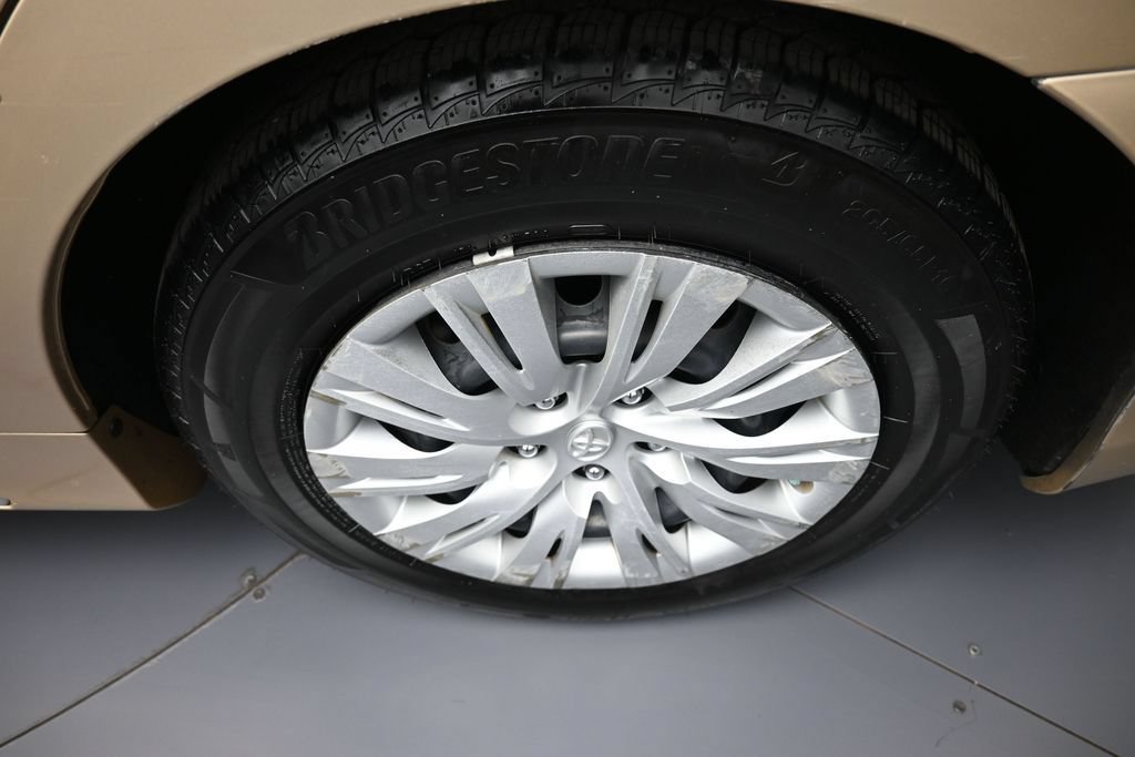 Used 2012 Toyota Camry LE FWD image 15