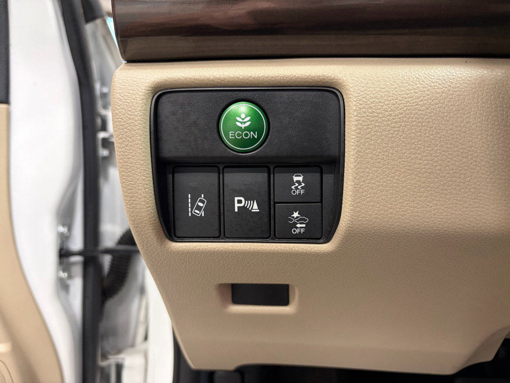 Used 2016 Honda Accord Touring image 17