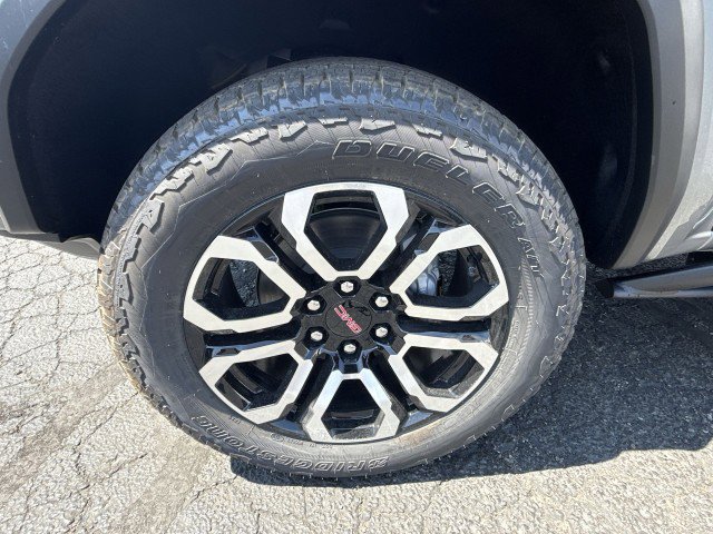 New 2025 GMC Canyon AT4 w/ Nightfall Edition image 18