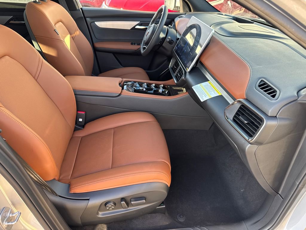New 2025 VinFast VF 8 Plus AWD/4WD image 15