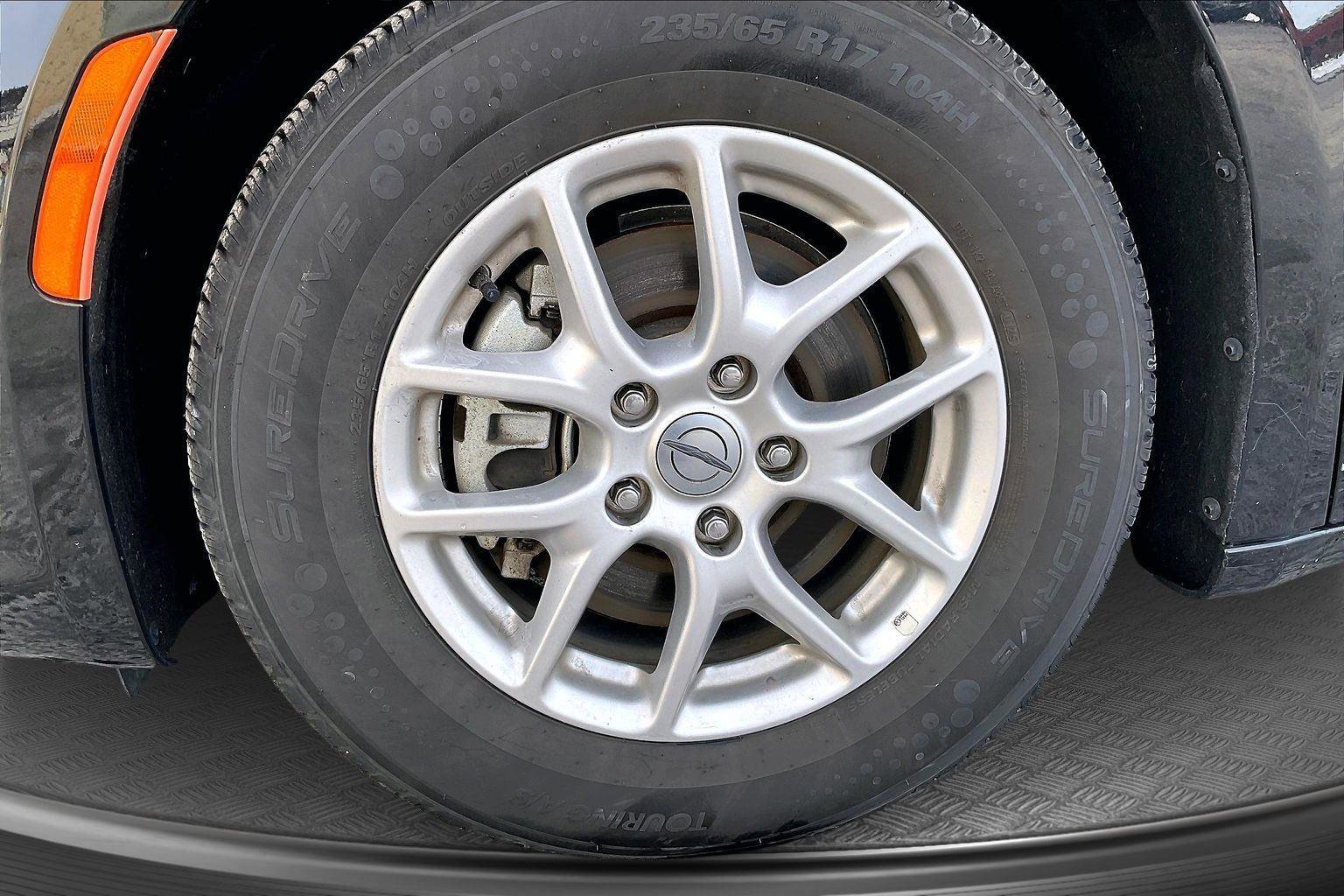 Used 2023 Chrysler Pacifica Touring-L image 10