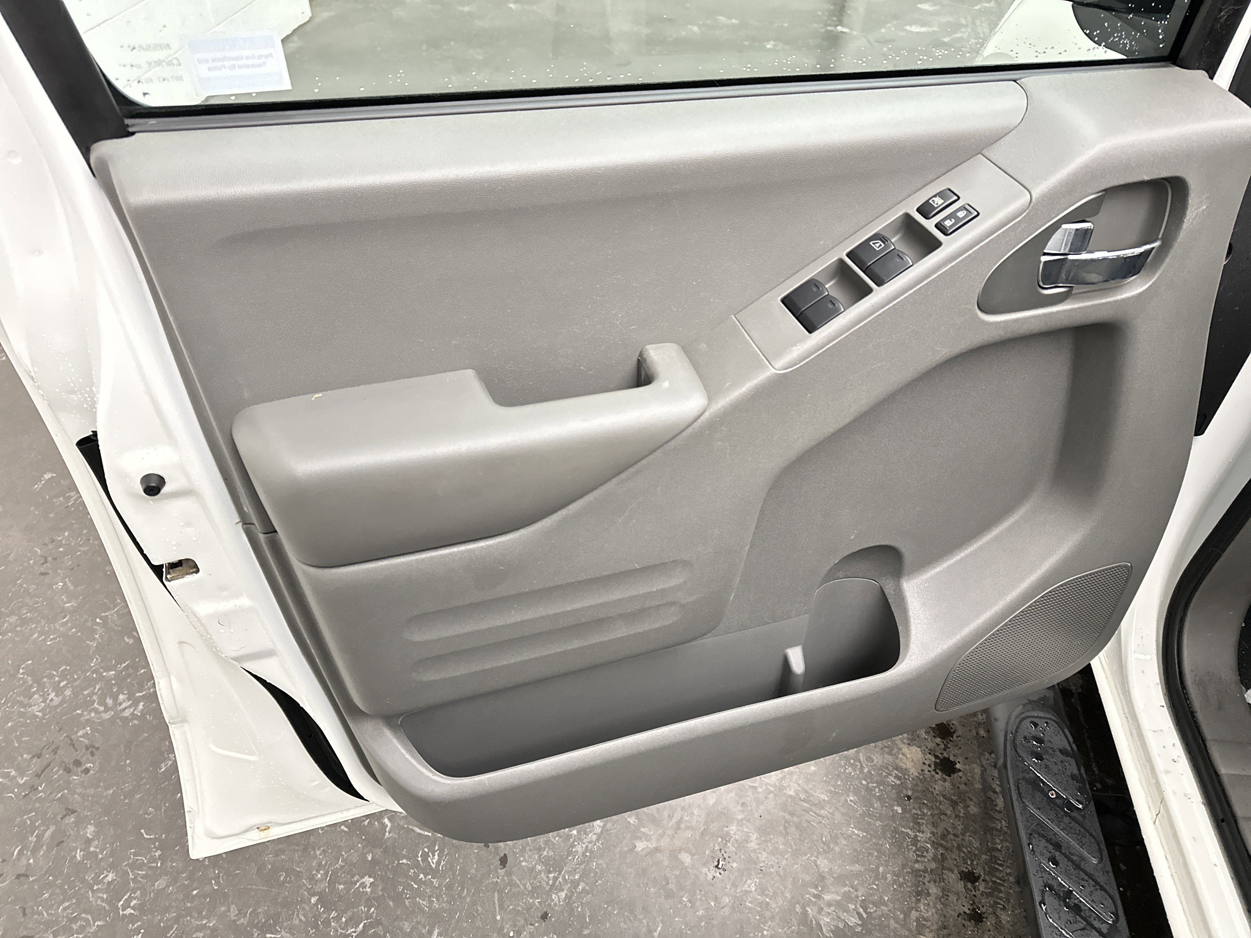 Used 2021 Nissan Frontier SV w/ Midnight Edition Floor Mats image 18