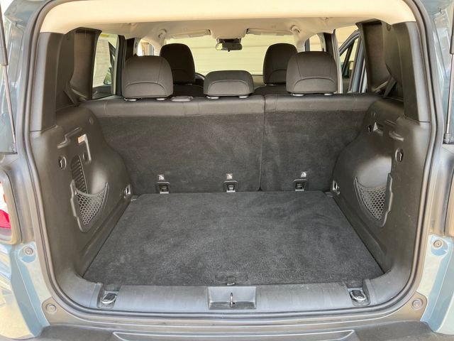 Used 2018 Jeep Renegade Latitude w/ Cold Weather Group image 27