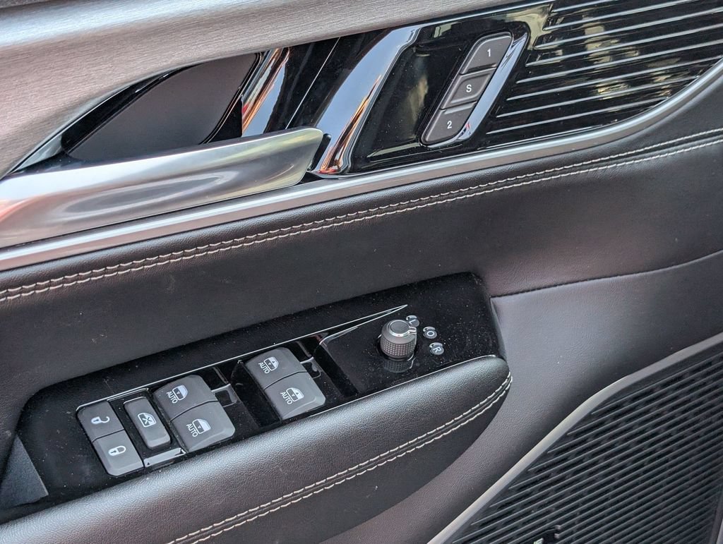 New 2026 Jeep Grand Wagoneer L 2WD image 10