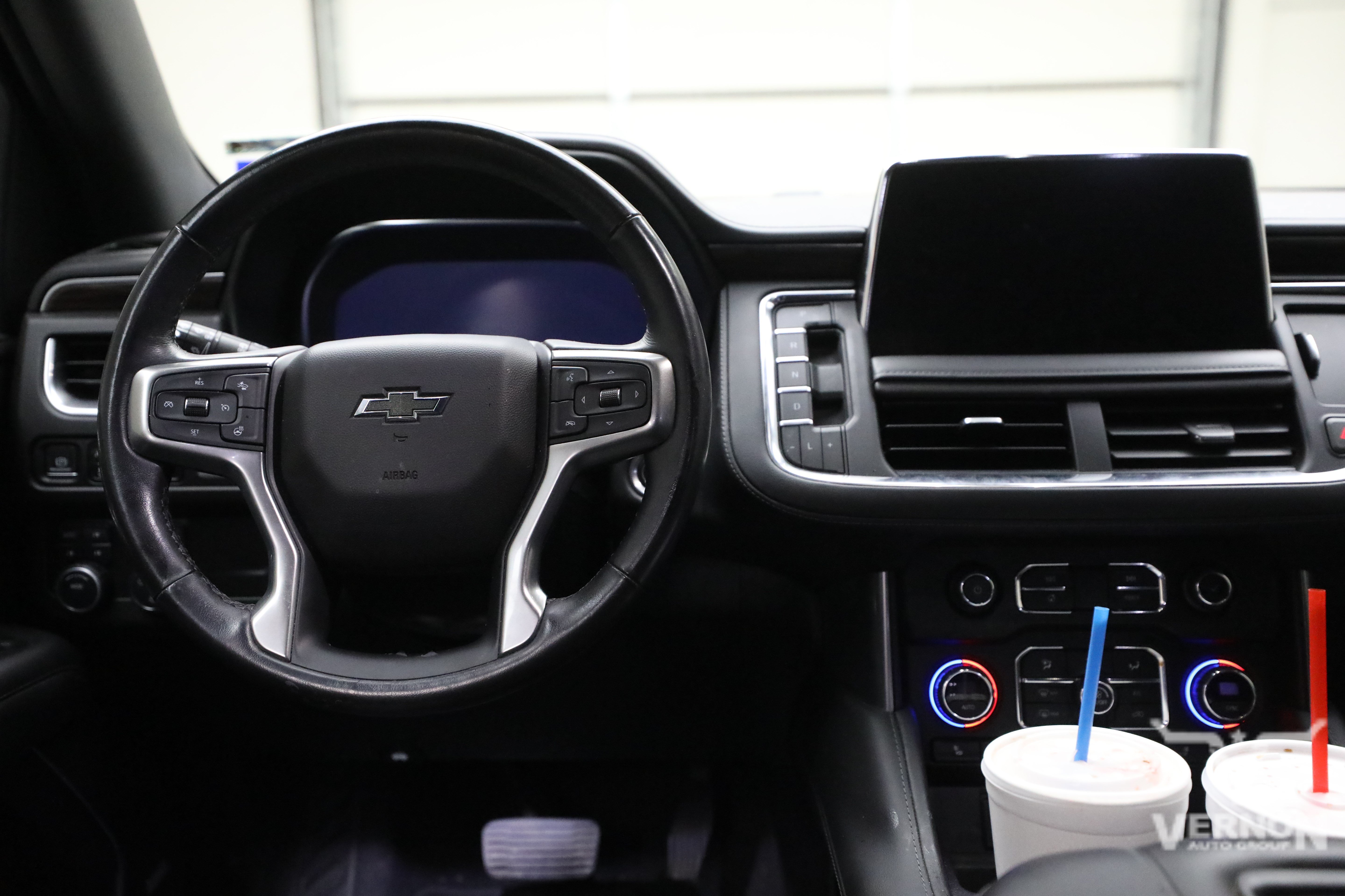 Used 2022 Chevrolet Tahoe Z71 w/ Luxury Package AWD/4WD image 9