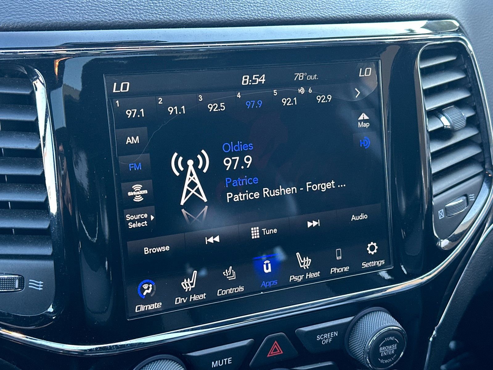 Used 2021 Jeep Grand Cherokee Limited image 17