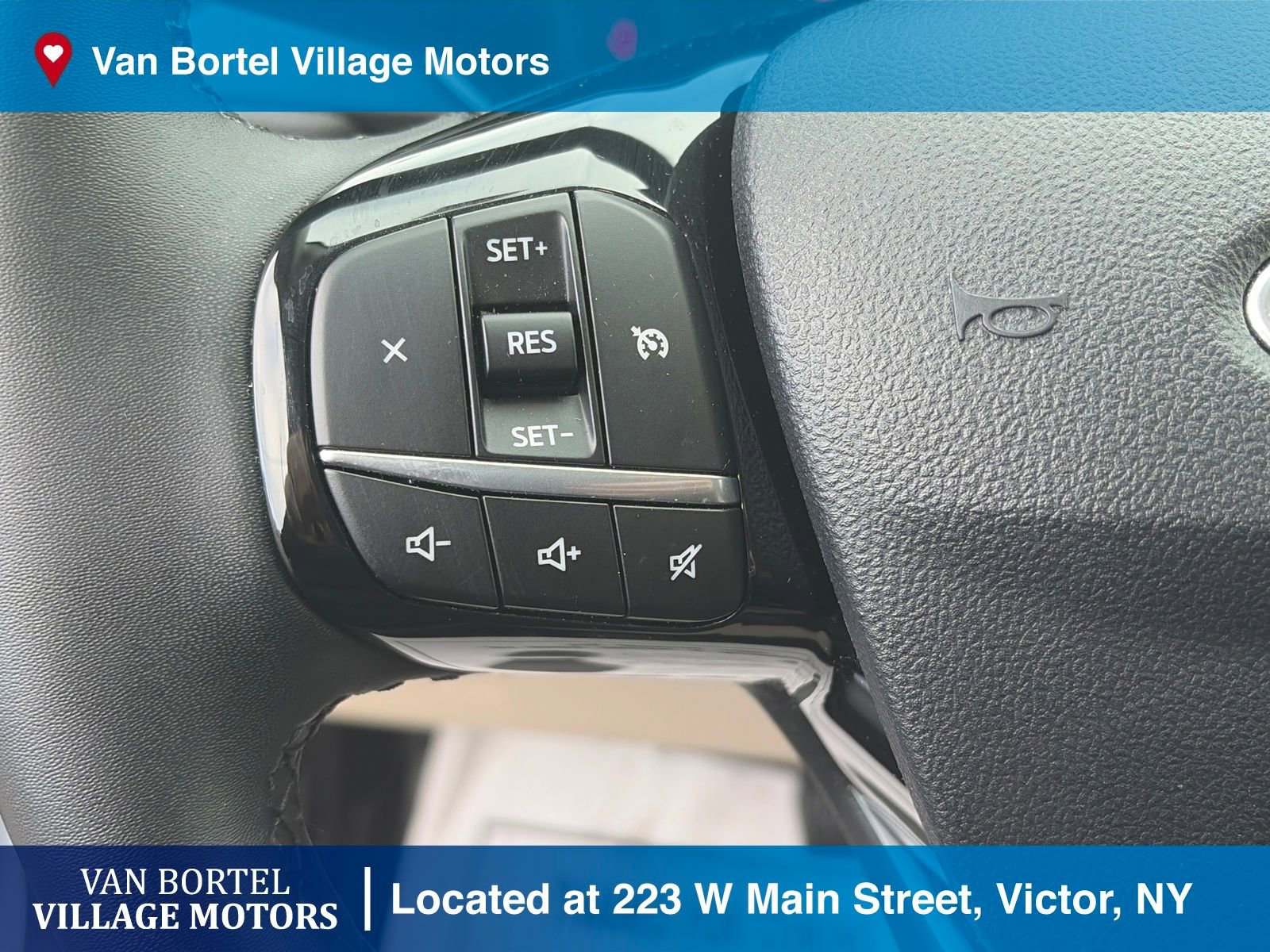 Used 2022 Ford Escape SE w/ Cold Weather Package image 14