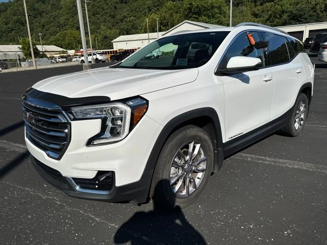 Used 2022 GMC Terrain SLT w/ Tech Package AWD/4WD image 3