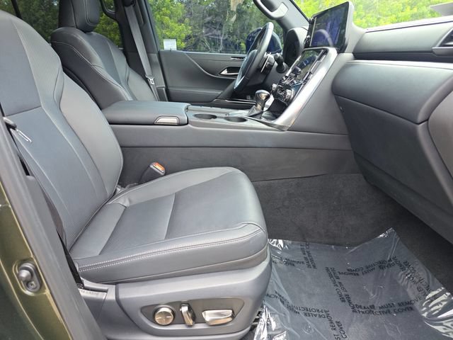 Used 2024 Lexus LX 600 4WD w/ Premium Package image 10