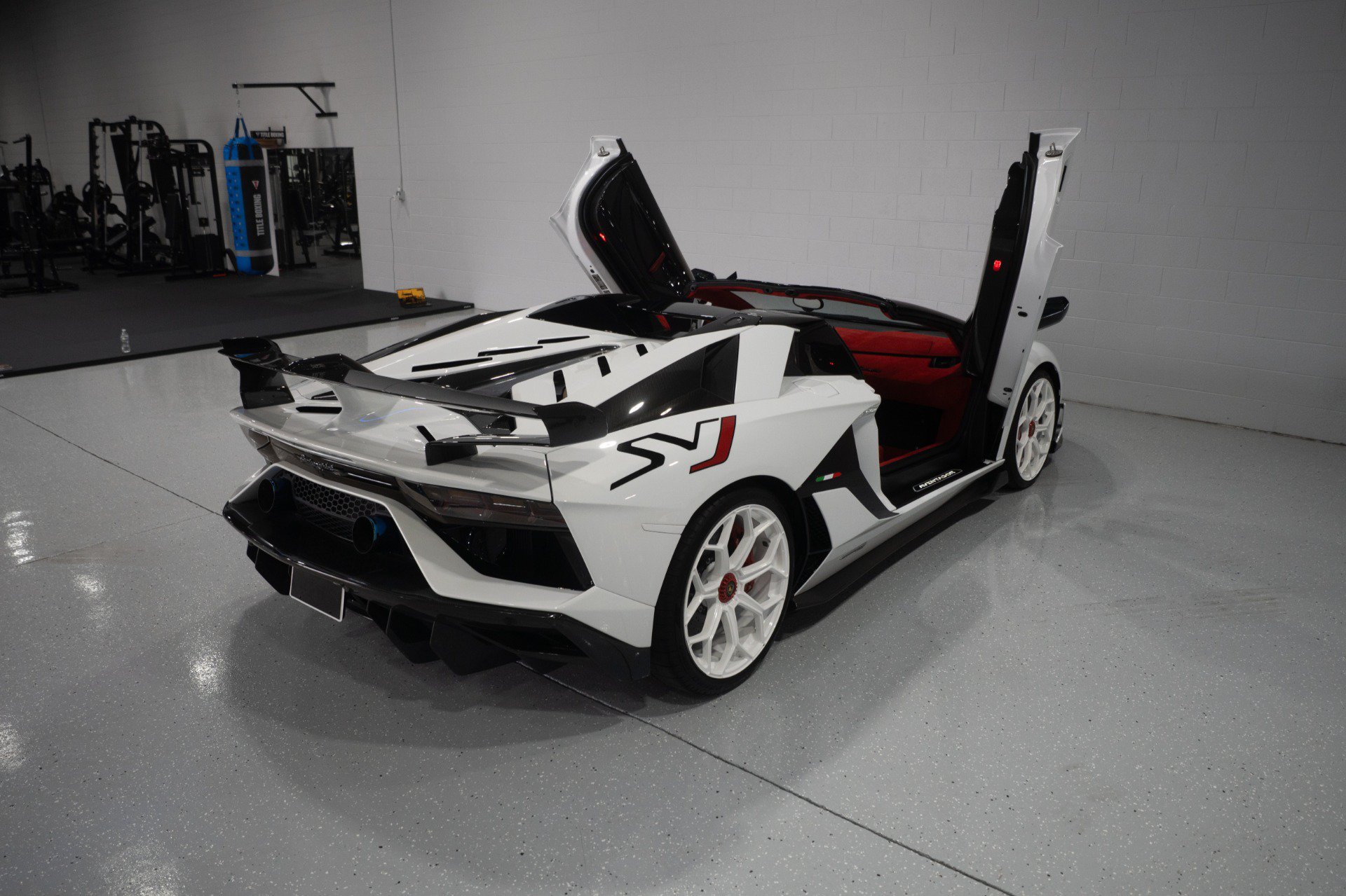 Used 2020 Lamborghini Aventador SVJ AWD/4WD image 4