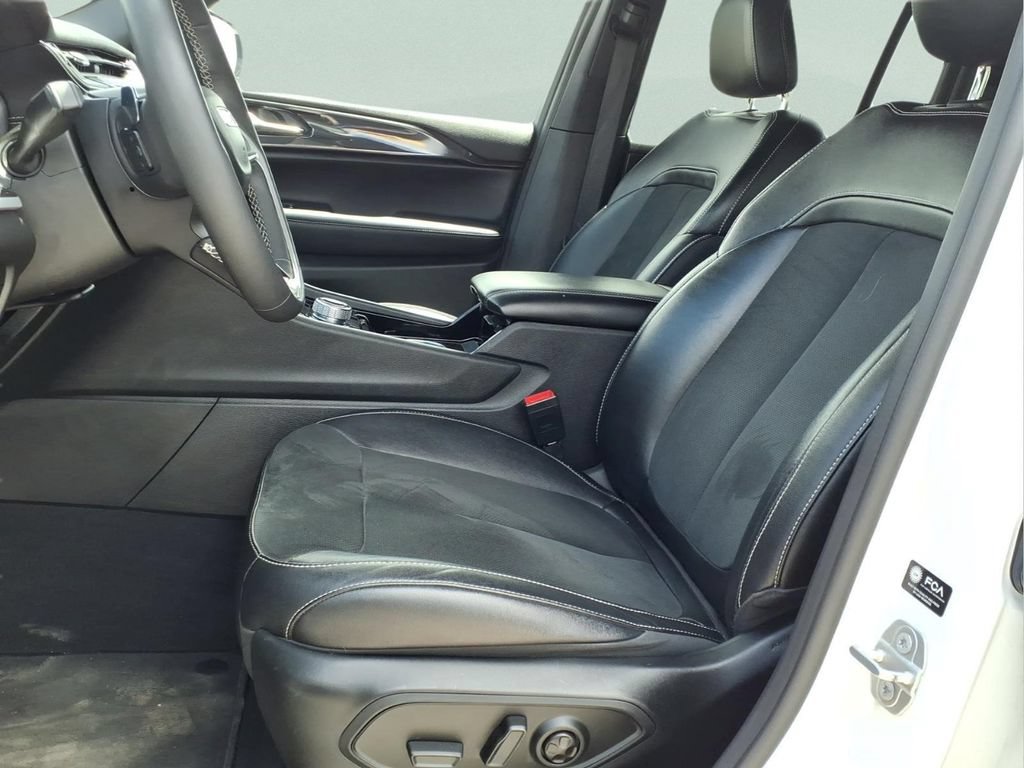 Used 2023 Jeep Grand Cherokee Altitude AWD/4WD image 13