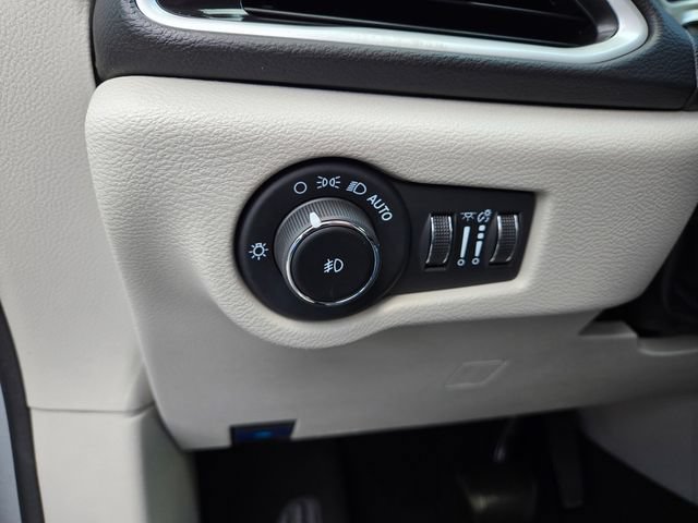 Used 2024 Chrysler Pacifica Touring-L FWD image 14