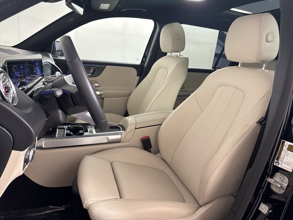Used 2025 Mercedes-Benz EQB 300 4MATIC w/ Driver Assistance Package image 26