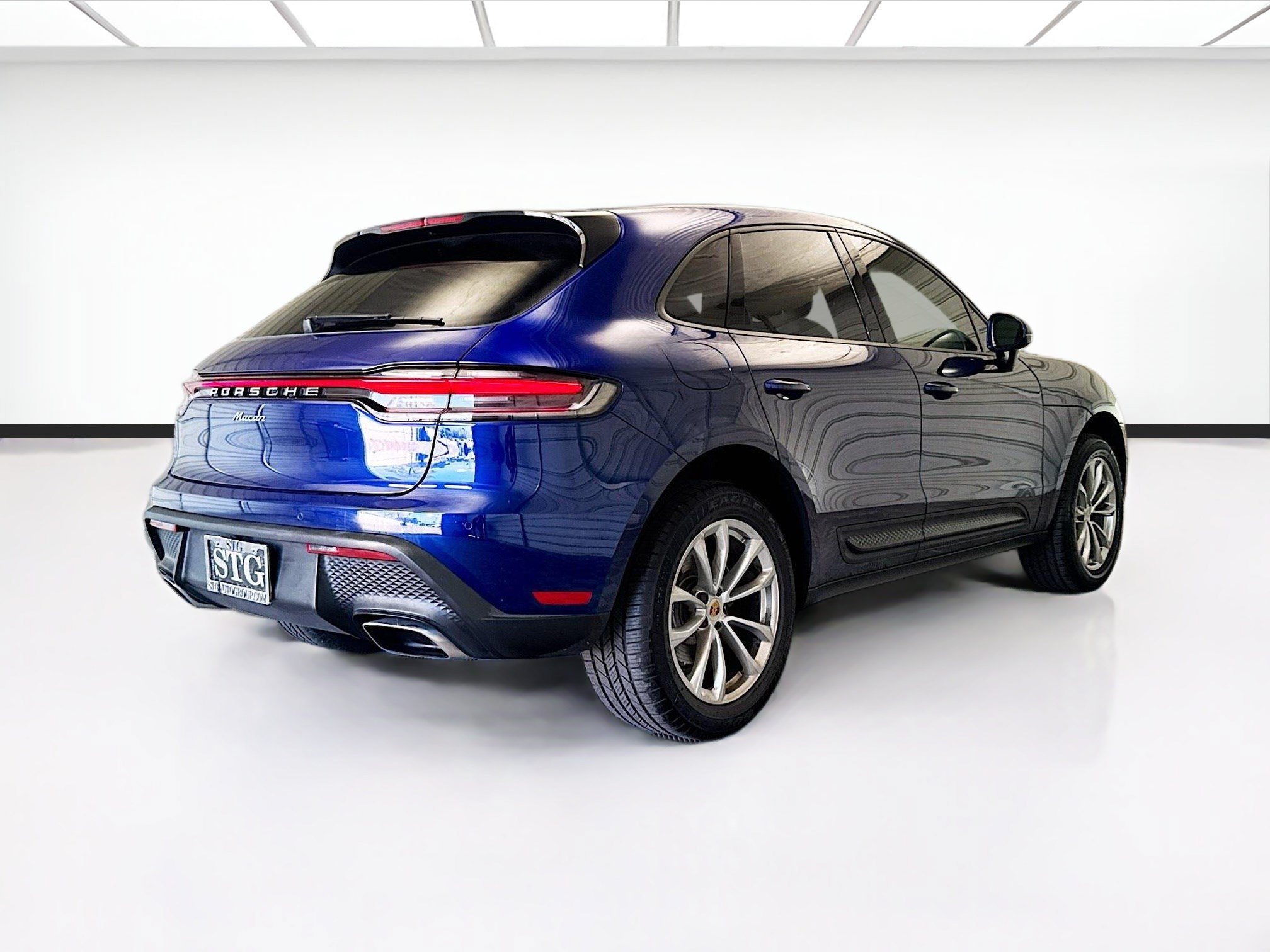 Used 2024 Porsche Macan Turbo AWD/4WD image 4