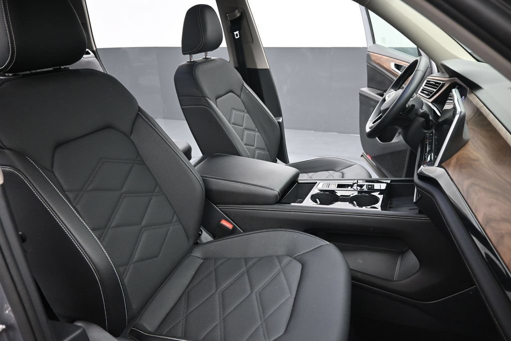 Used 2025 Volkswagen Atlas SE FWD image 26