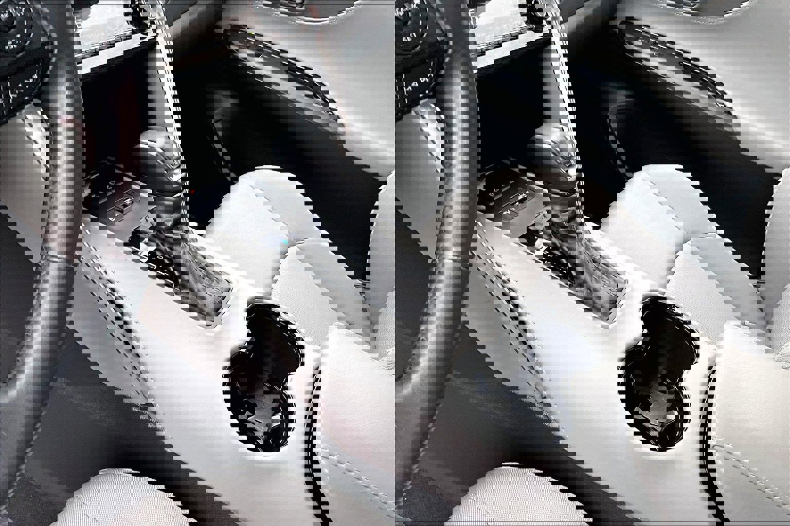 Used 2023 Toyota Venza LE image 15