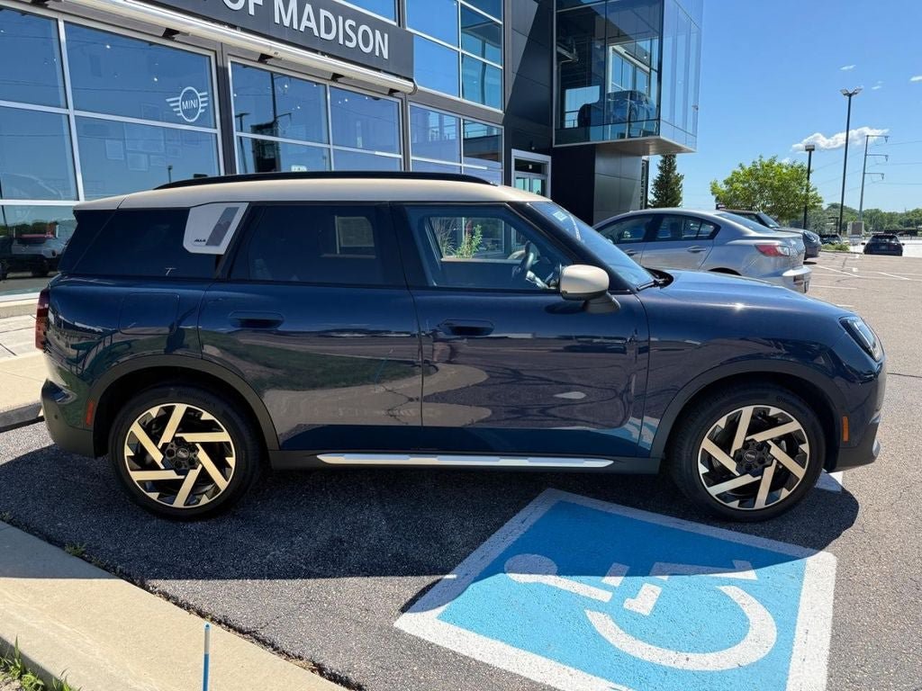 Used 2025 MINI Cooper Countryman S w/ Comfort Package Max AWD/4WD image 2