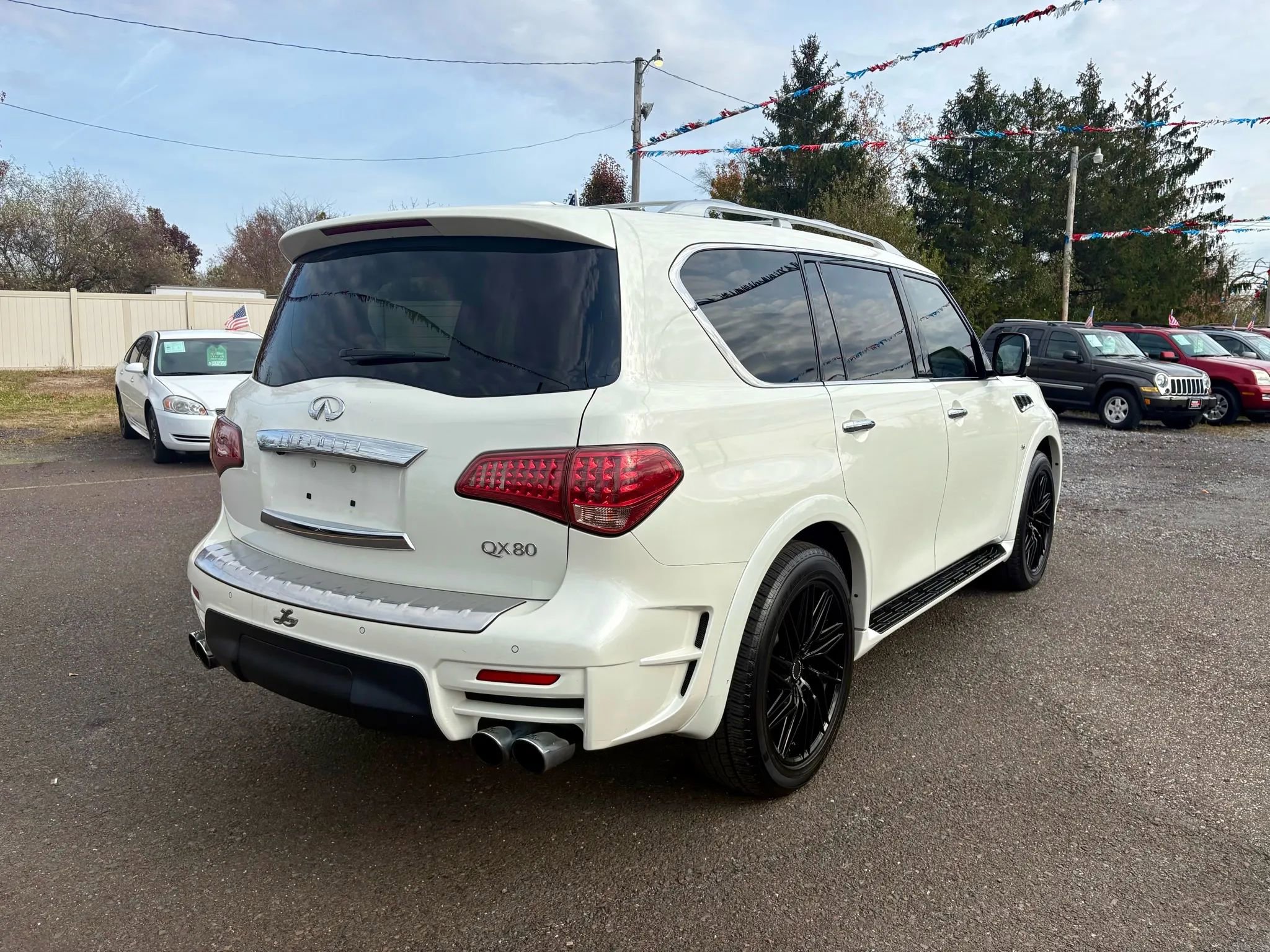Used 2016 INFINITI QX80 4WD w/ Deluxe Technology Package image 5