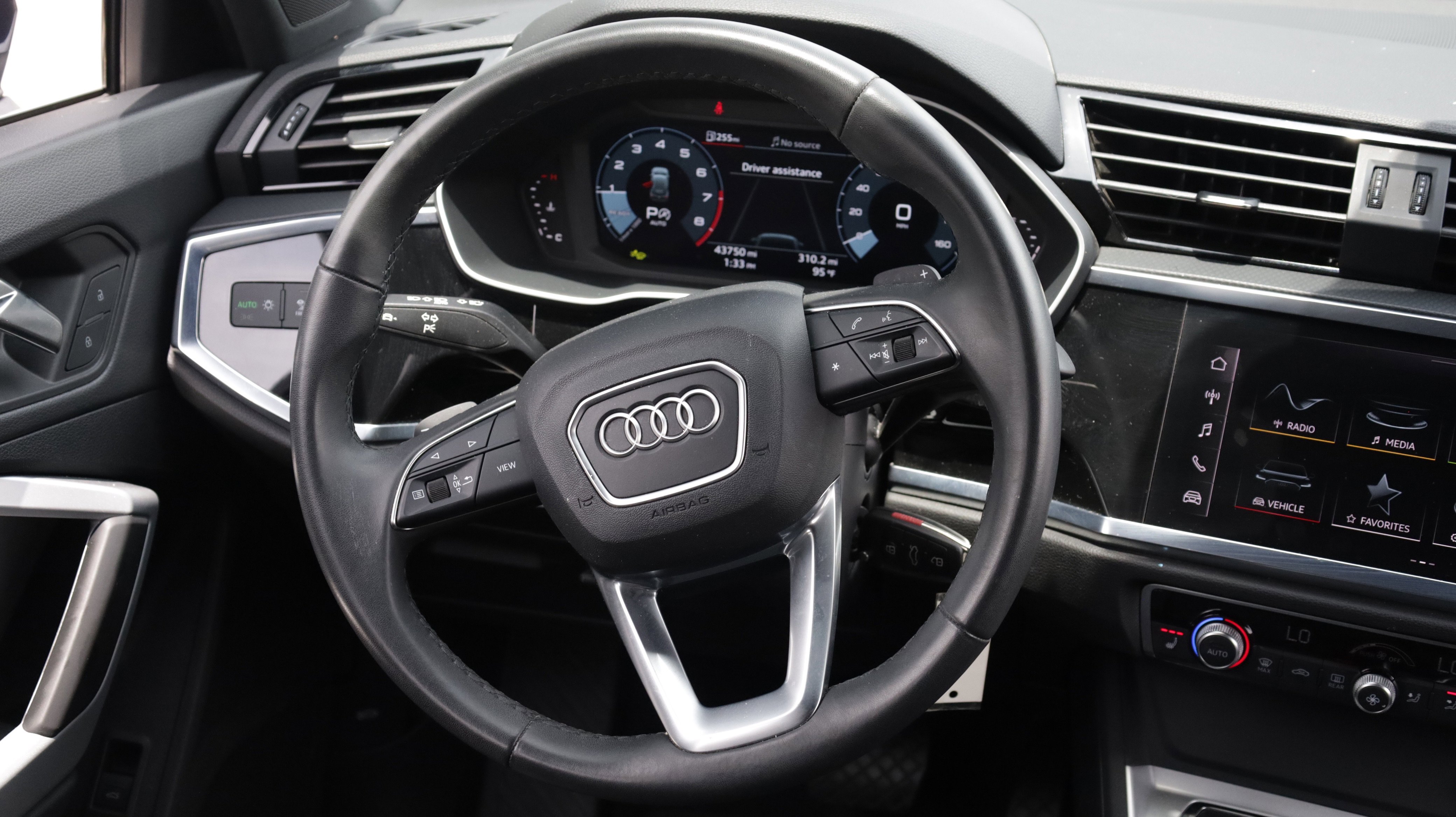 Used 2025 Audi Q3 2.0T Premium AWD/4WD image 7