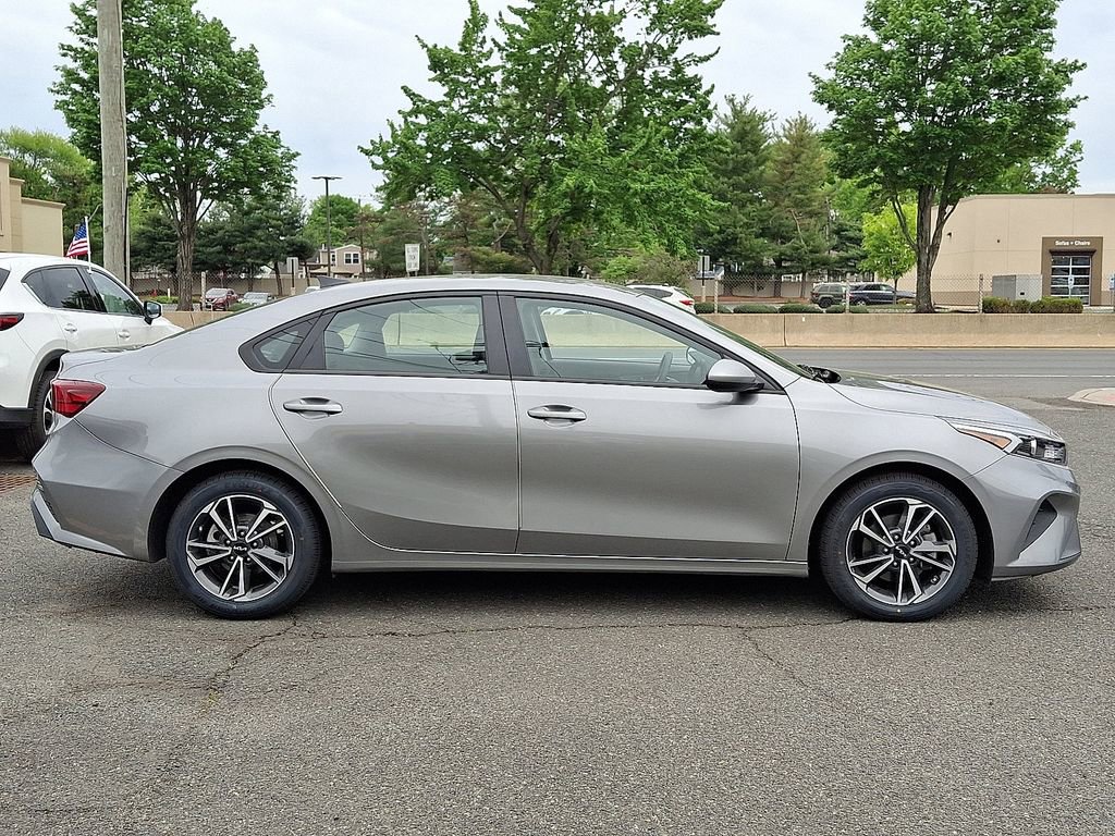 Used 2022 Kia Forte LXS FWD image 8
