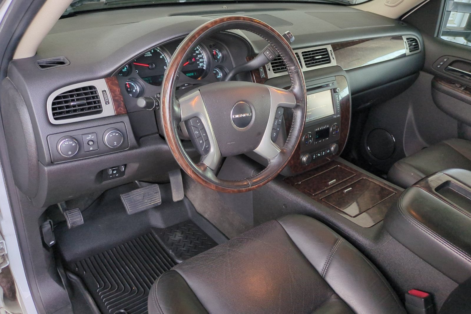 Used 2014 GMC Sierra 2500 Denali AWD/4WD image 9
