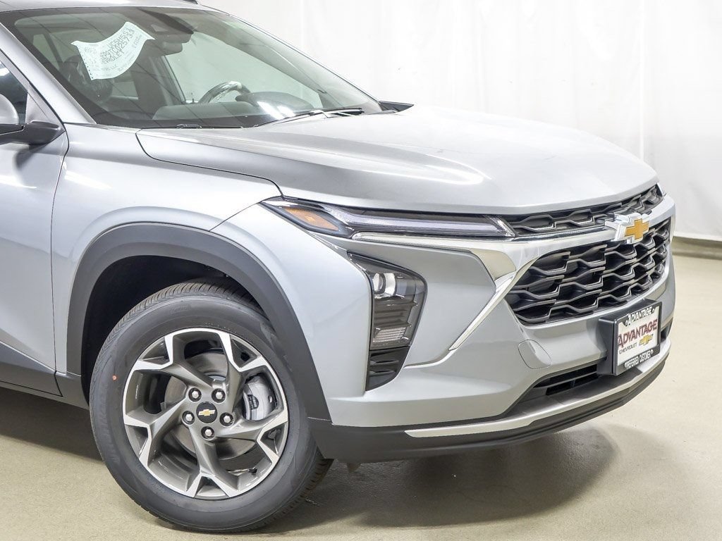 New 2026 Chevrolet Trax LT w/ Driver Confidence Package FWD video 3
