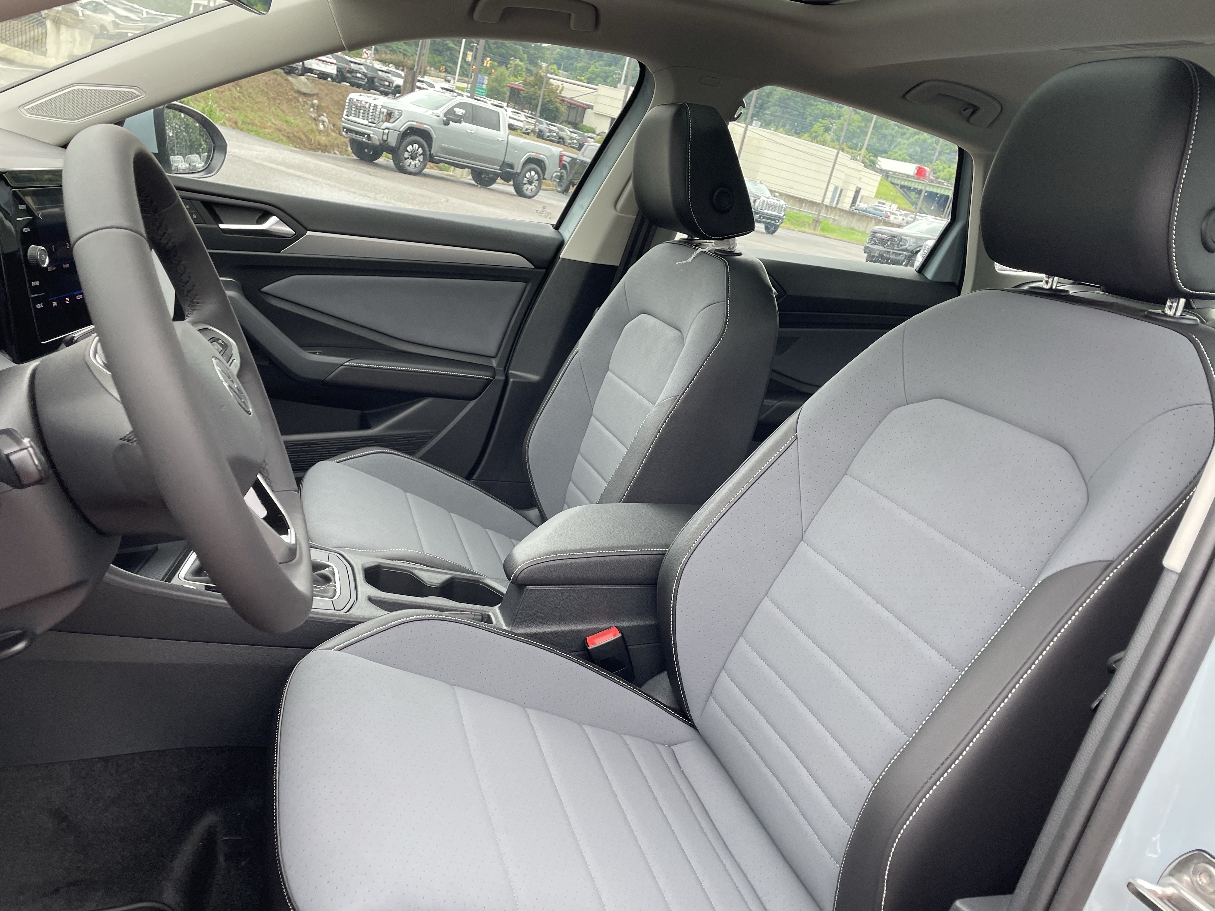 New 2026 Volkswagen Jetta SE FWD image 14