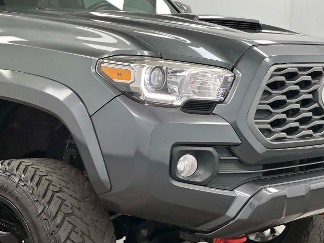 Used 2020 Toyota Tacoma TRD Sport AWD/4WD image 26