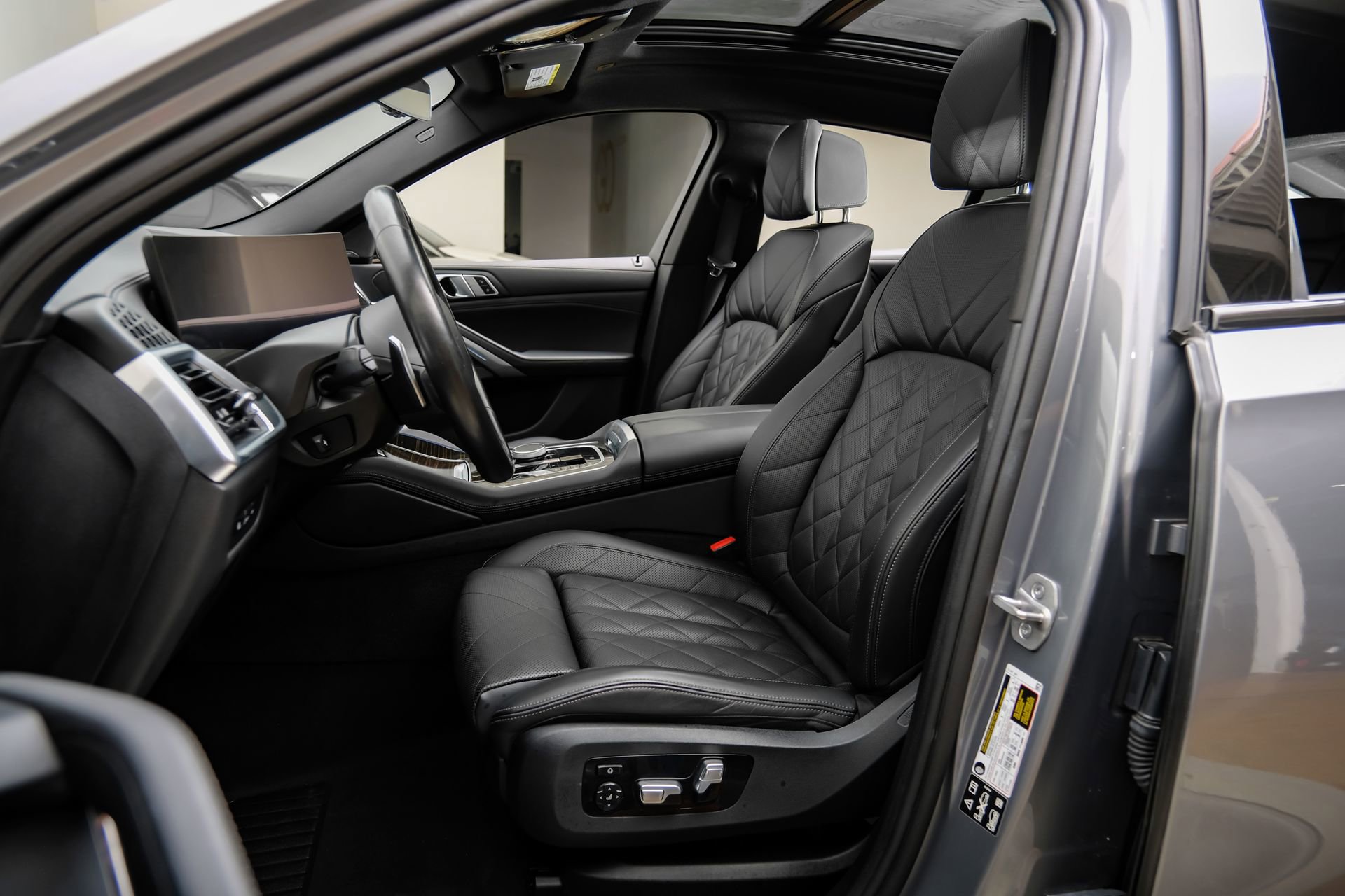 Used 2025 BMW X6 xDrive40i AWD/4WD image 44