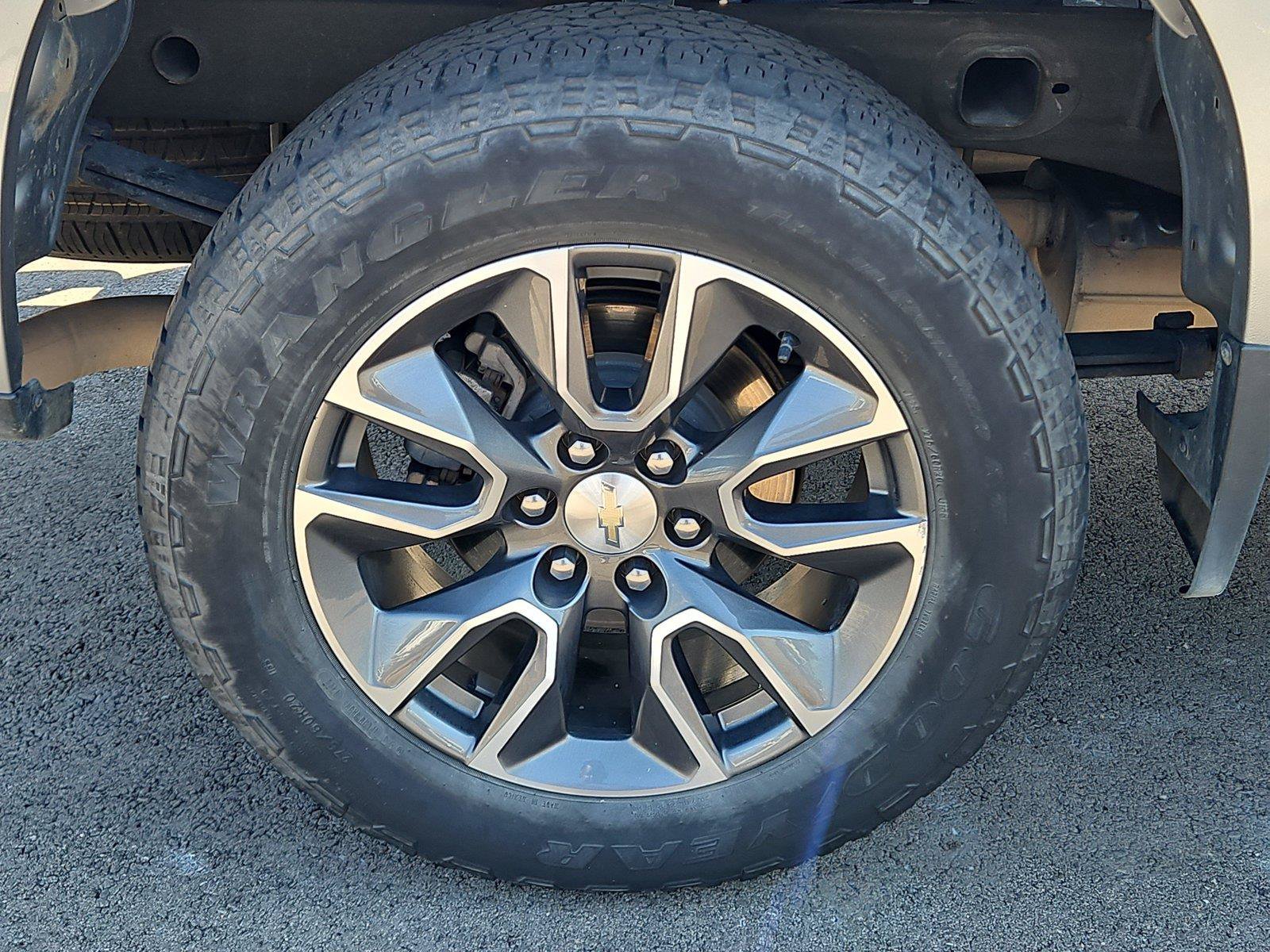 Used 2023 Chevrolet Silverado 1500 LT AWD/4WD image 5