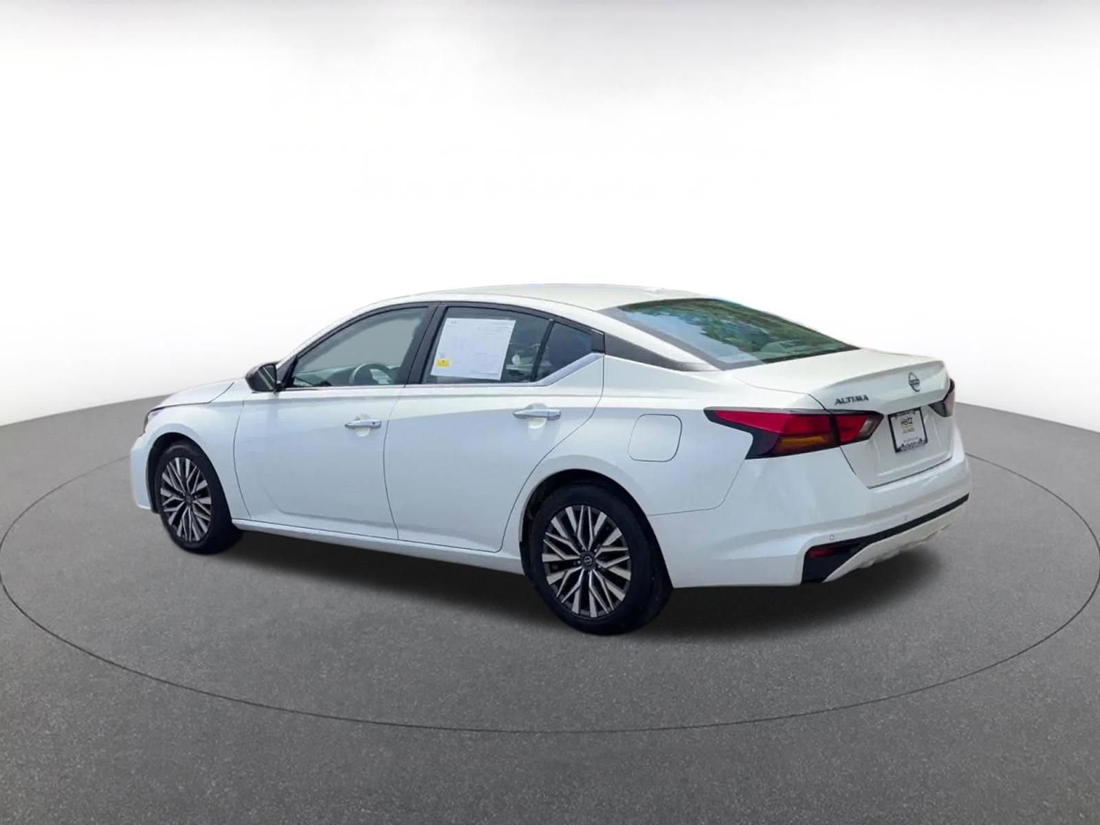 Used 2025 Nissan Altima 2.5 SV FWD image 10