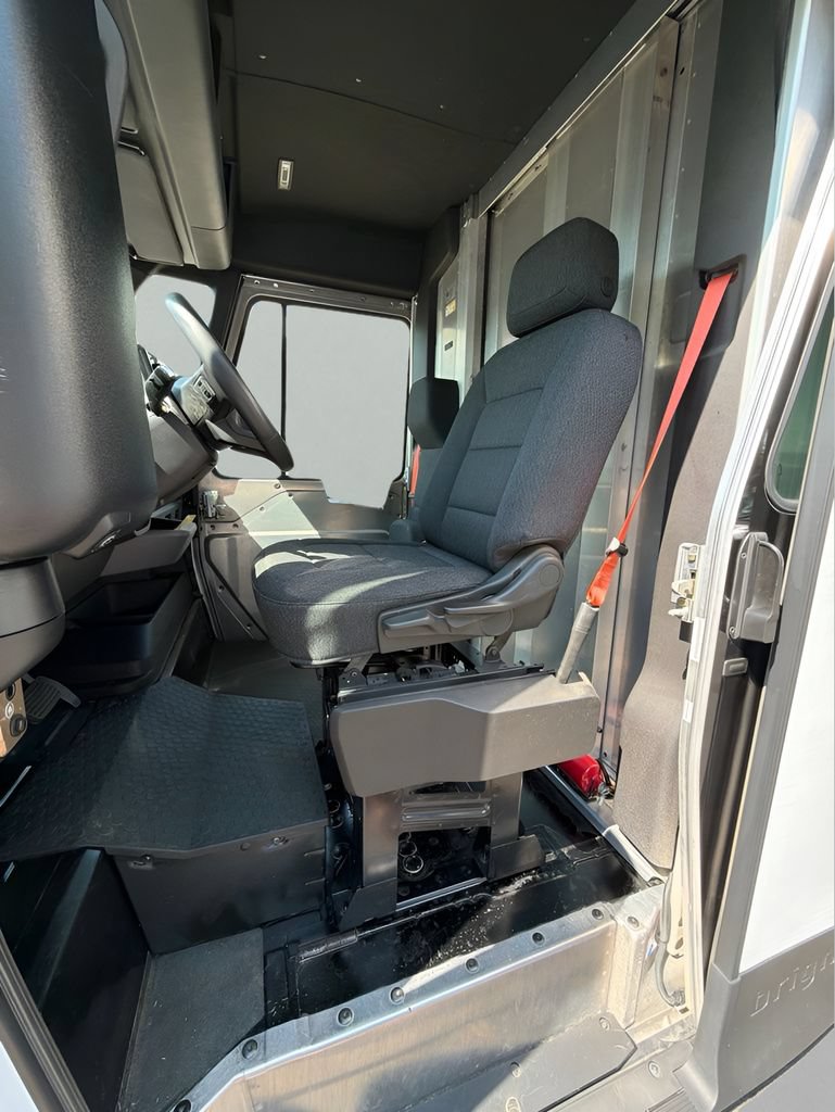 Used 2024 Chevrolet Brightdrop 400 w/ Commercial Equipment Package AWD/4WD image 15