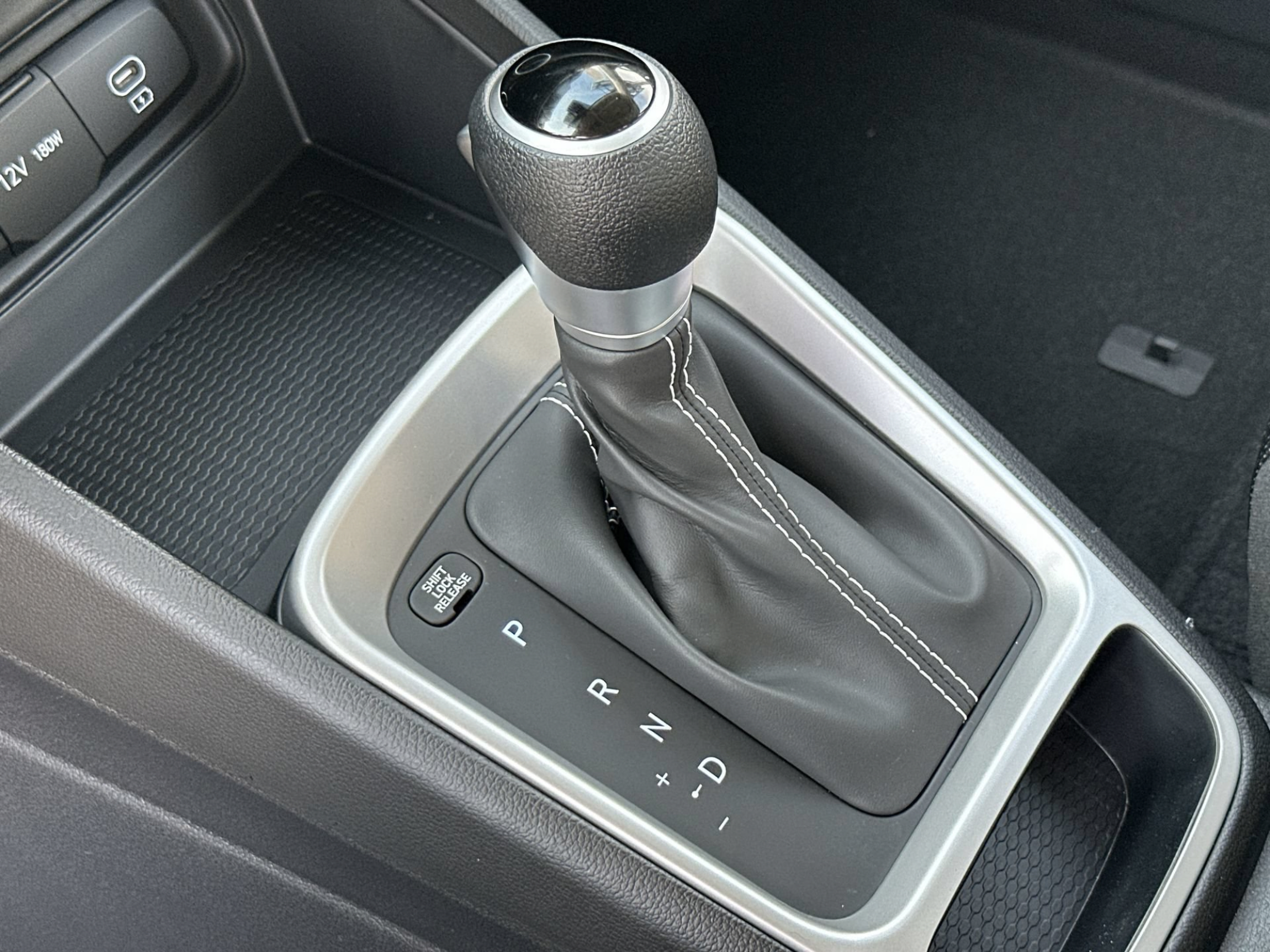 New 2026 Hyundai Venue SE FWD image 19