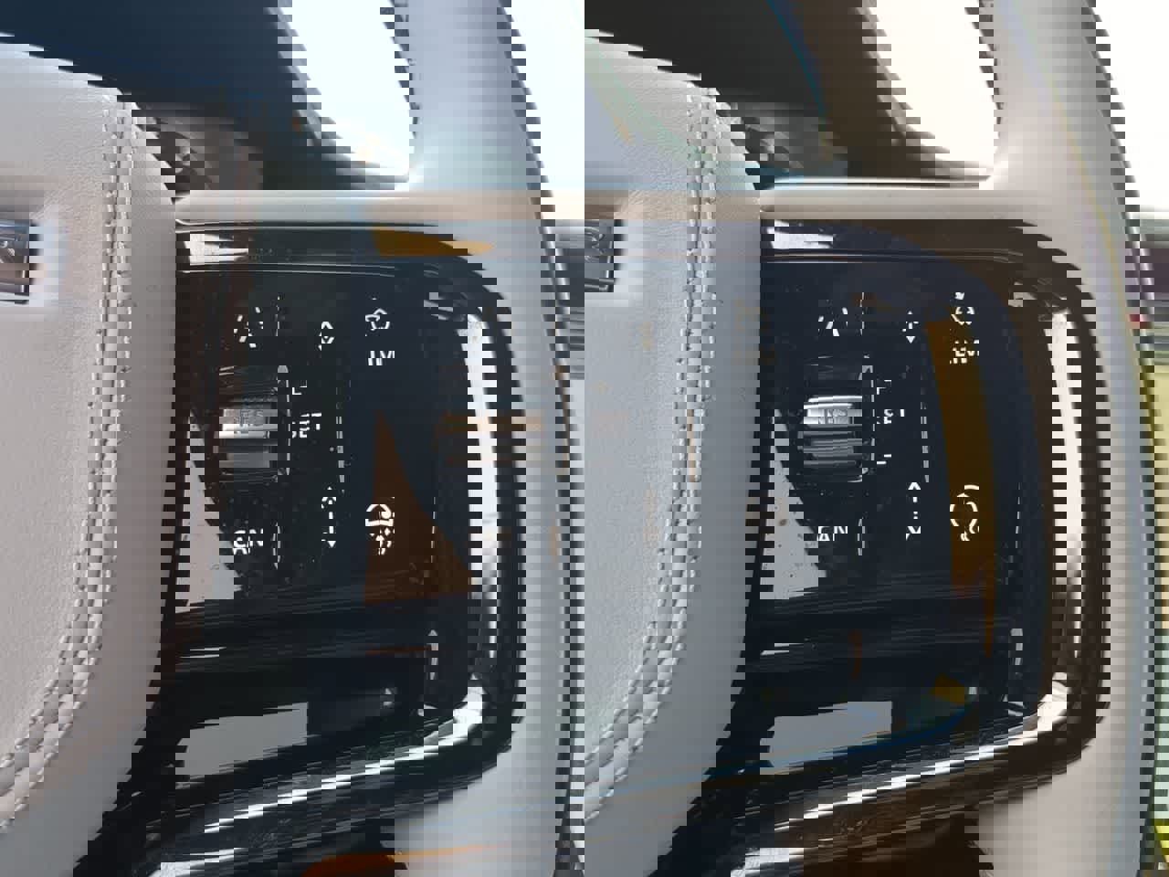 Used 2025 Land Rover Range Rover Sport Dynamic SE image 26